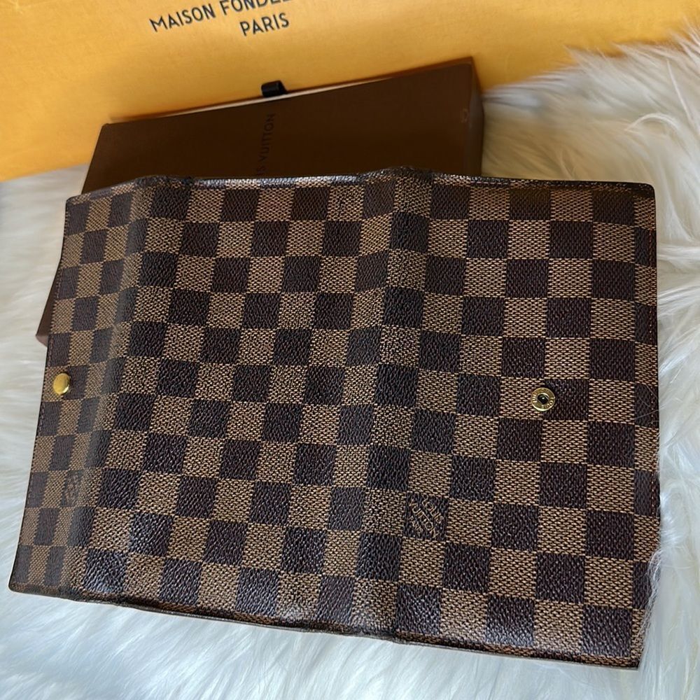 💯 Authentic Louis Vuitton DE Trifold Wallet 🍀 - Picture 8 of 14
